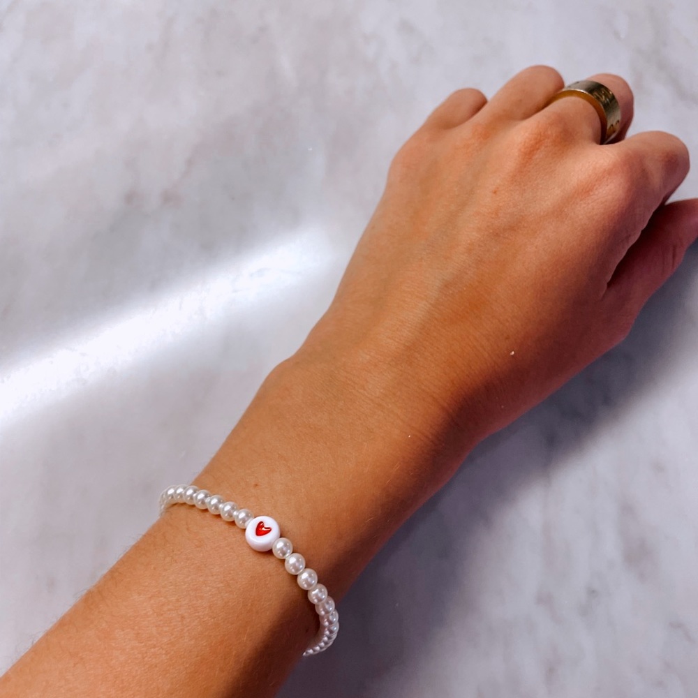 Pearl & heart 4 mm stackable bracelet from Gold and Honey jewelry - Picture 3 of 6